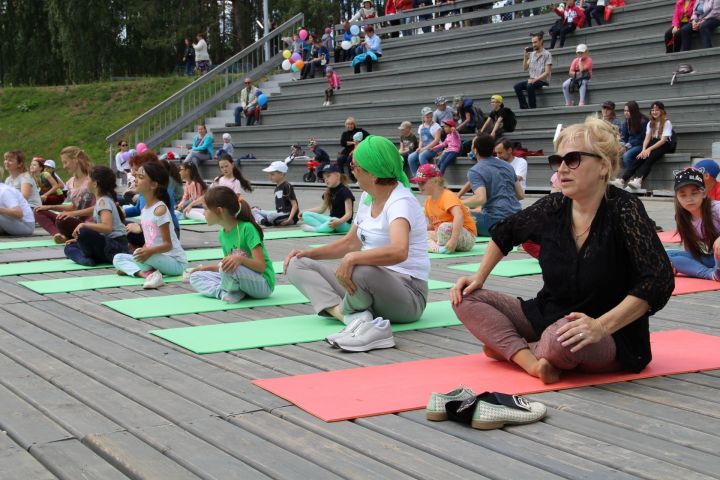 В Елабуге отметили Международный день йоги