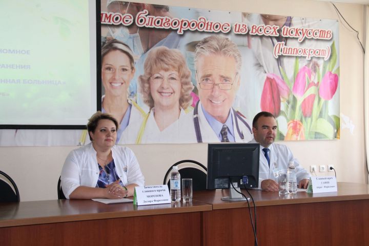 В Елабуге студенты-практиканты встретились с главным врачом Айратом Сафиным