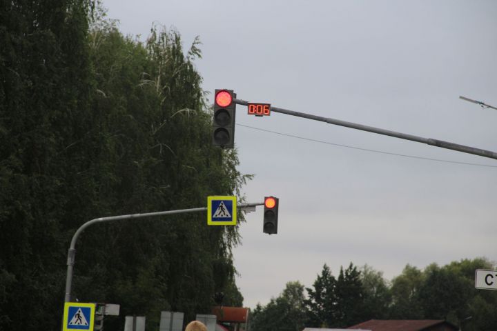 В Елабуге на трех перекрестках временно отключат светофоры