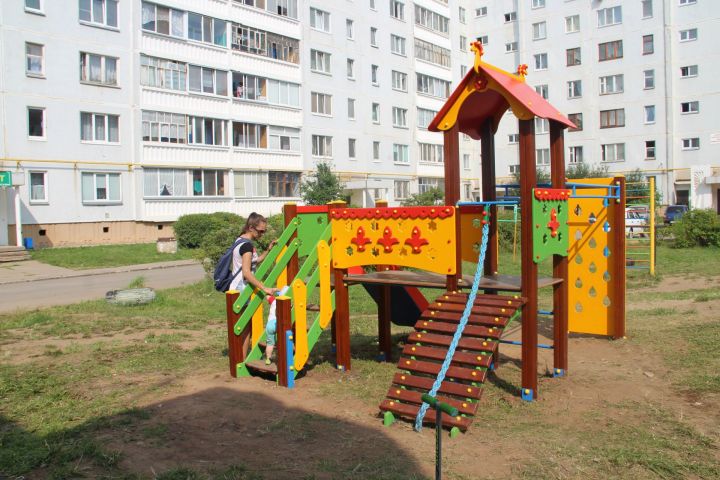 Этим летом в Елабуге и районе установили 14 детских площадок