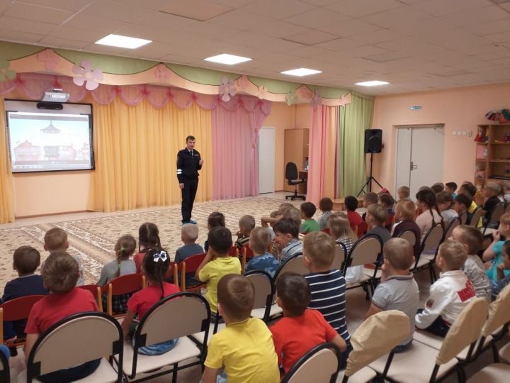 Сотрудники ГИБДД посетили воспитанников детского сада №38