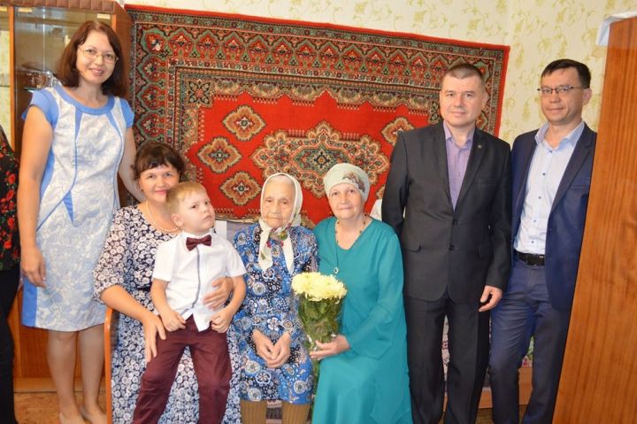 90-летний юбилей отметила ветеран Великой Отечественной войны Мария Вотякова