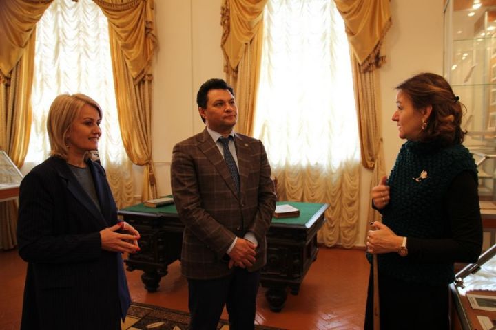 Рустем Нуриев посетил Елабужский институт КФУ