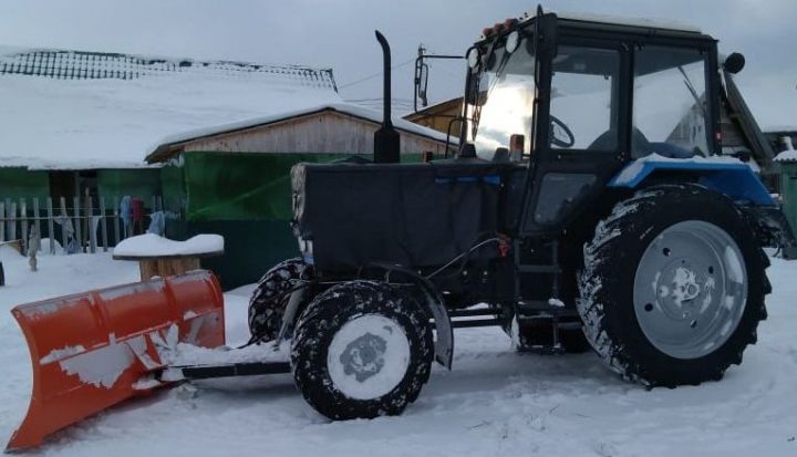 В сельских поселениях Елабужского района борются со снегопадом