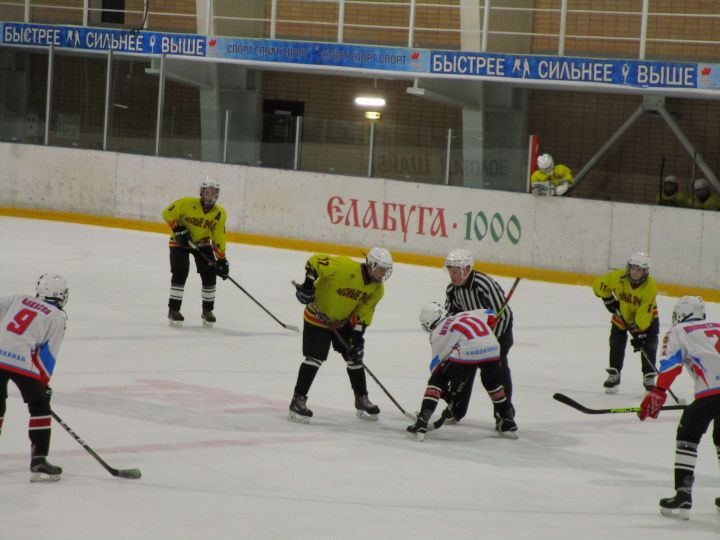 В Елабуге состоялась календарная игра Первенства РТ по хоккею