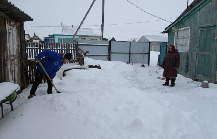 В Елабужском районе "снежный десант" помогает сельчанам