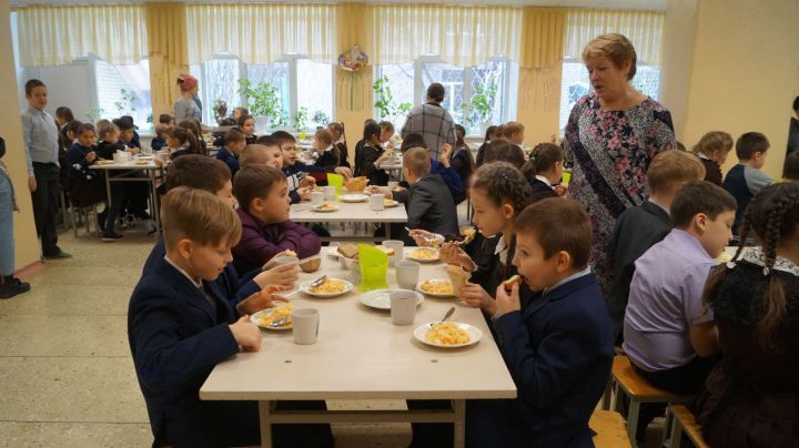 В Елабуге родители могут  контролировать школьное питание в режиме онлайн