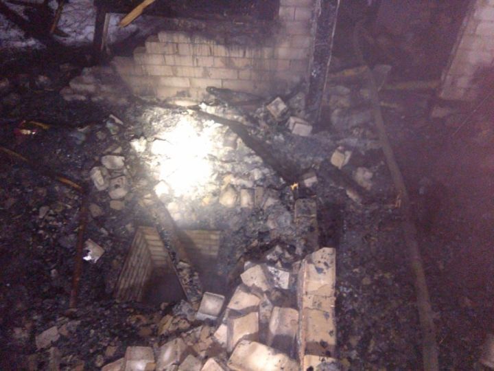 В Елабужском районе ночью дотла сгорел дом