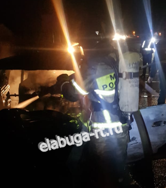 В Елабужском районе на трассе сгорел автомобиль