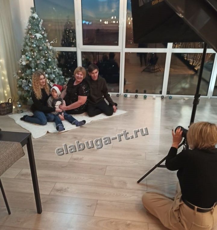 В Елабуге 12 семьям, воспитывающих особенных детей, подарили праздничную фотосессию