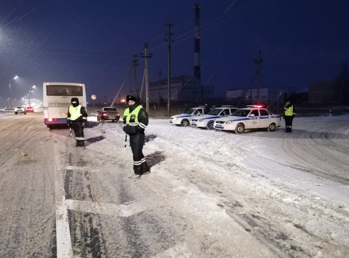 В Елабуге госавтоинспекторы за два часа выявили 24 нарушителя