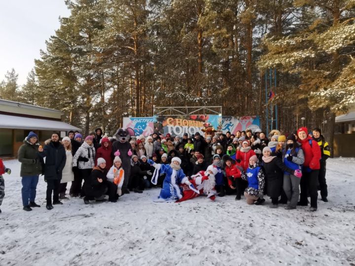 В лагере «Буревестник» состоялся новогодний праздник «Зимние забавы»