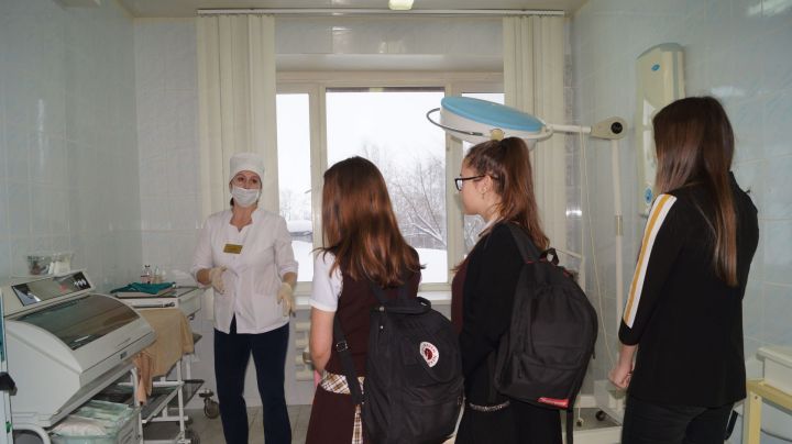 Елабужские школьники побывали с экскурсией в центральной районной больнице