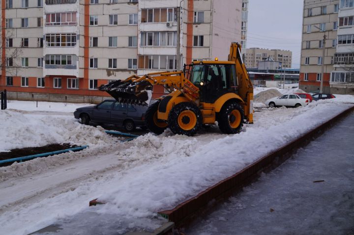 За минувшие сутки с улиц Елабуги вывезли более 120 тонн снега