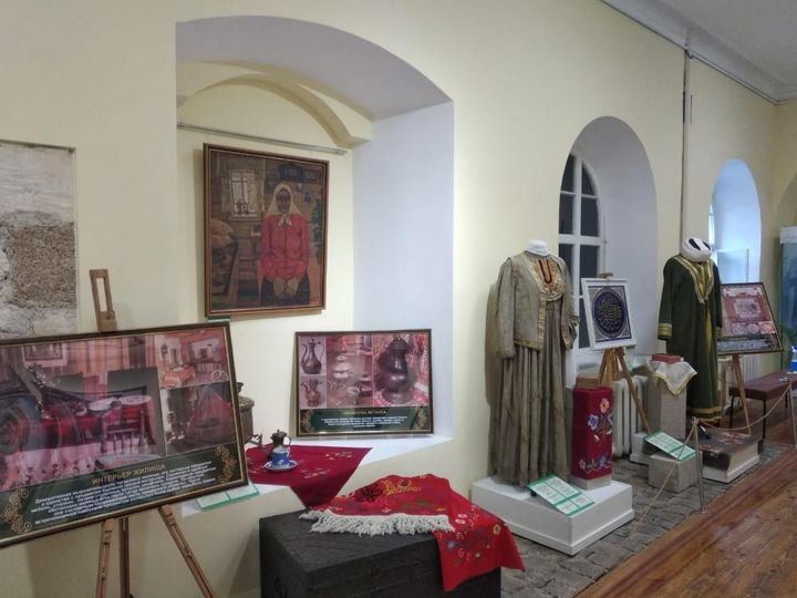 Выставка из Елабуги открылась в Симферополе