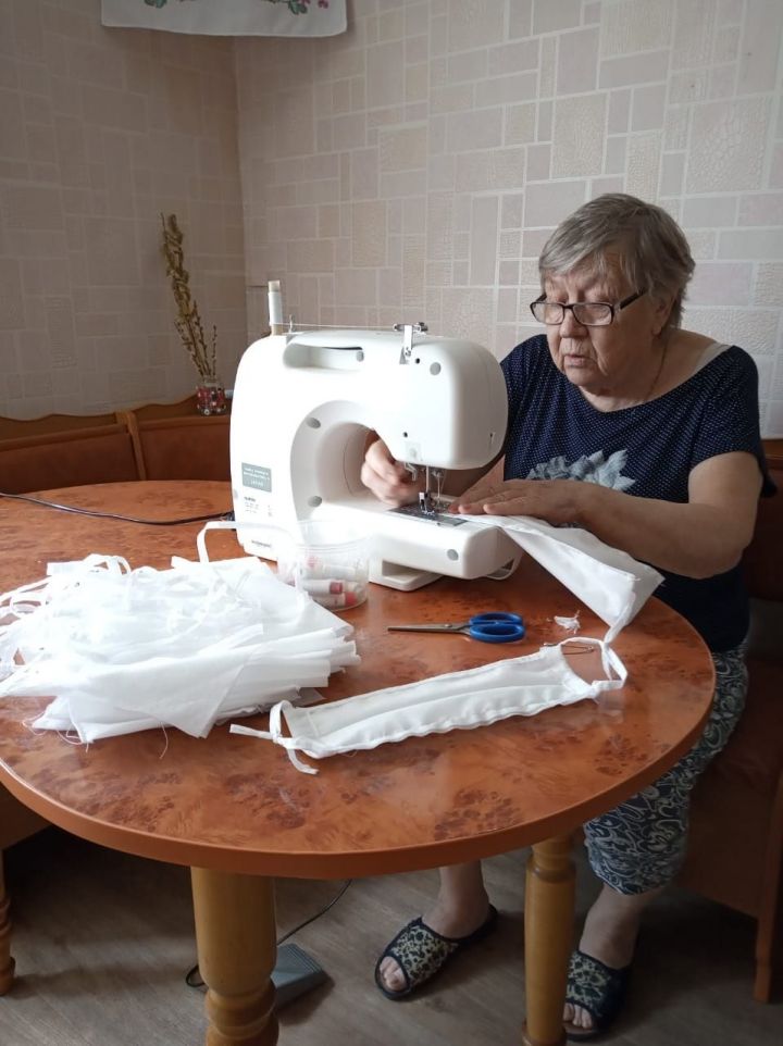 Сельчане в Елабужском районе стали добровольцами по пошиву масок