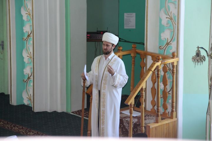 Имам-мухтасиб Елабужского района поздравляет мусульман с праздником