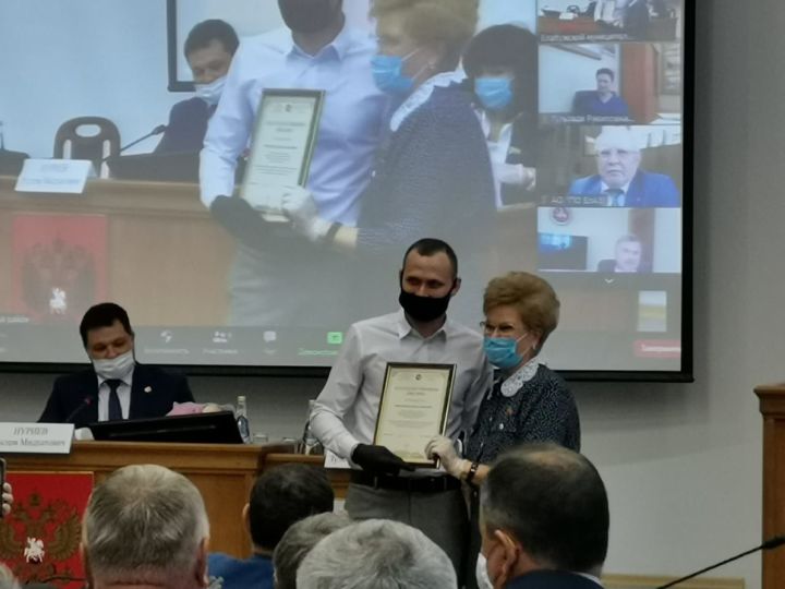 Татьяна Ларионова вручила елабужанам почетные награды