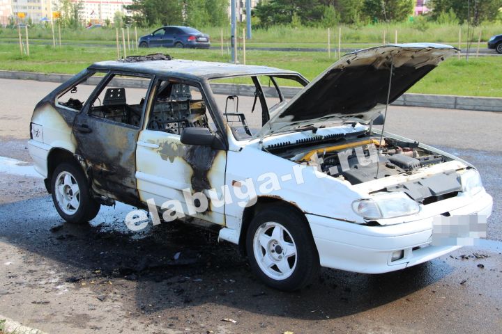 Огненное ДТП: в Елабуге во время движения загорелся автомобиль