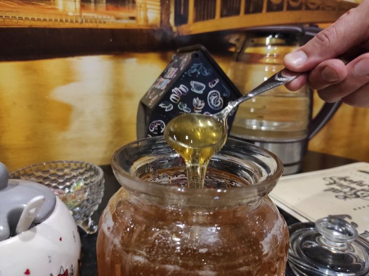 НК выяснила, как вычислить поддельный мед