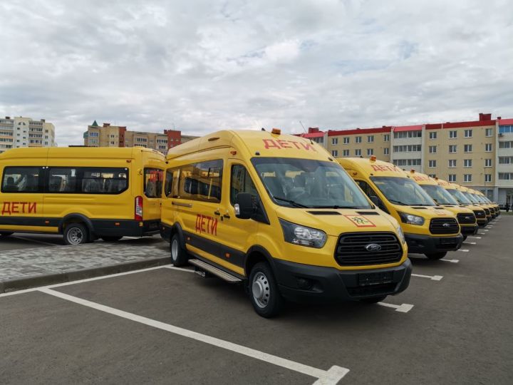 В Елабуге при участии Президента РТ прошло вручение ключей от школьных автобусов