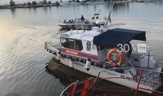 В Татарстане спасли детей и их отца с горящего катера
