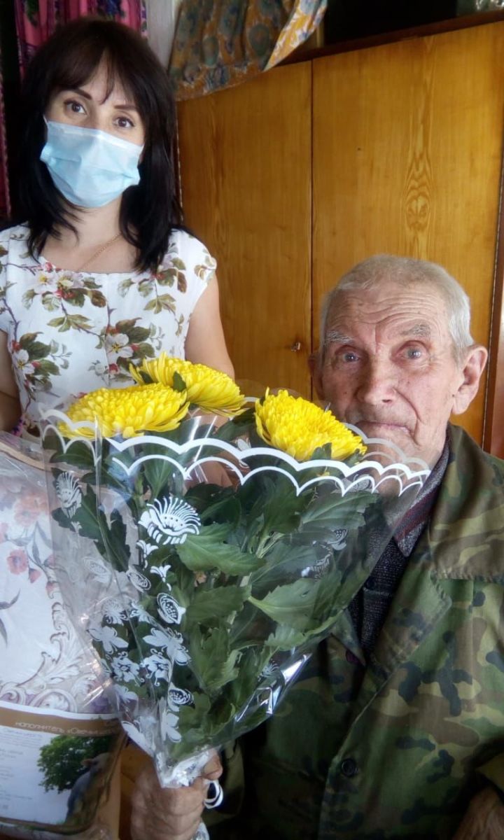 Свой 90-летний юбилей отмечает труженик тыла Николай Гаврилов
