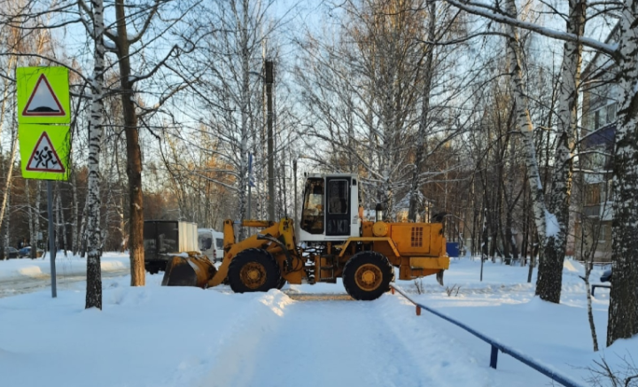 Для очистки дорог Татарстана выехали 636 снегоуборочных машин