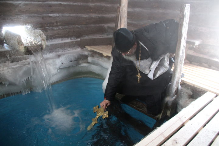 В Елабужском районе на Святом ключе состоялось освящение воды