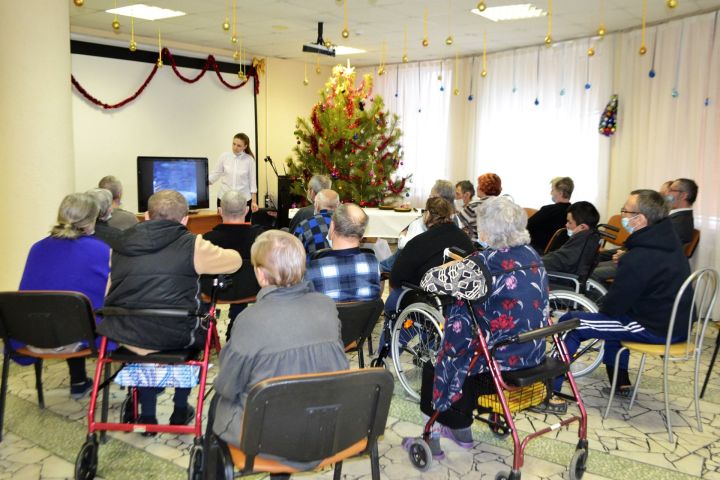 Программа «Рождественские чудеса» прошла в Елабужском доме-интернате для престарелых и инвалидов