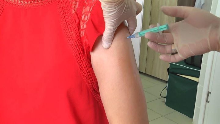 В Елабуге за неделю от коронавируса привились более 1 тыс. человек