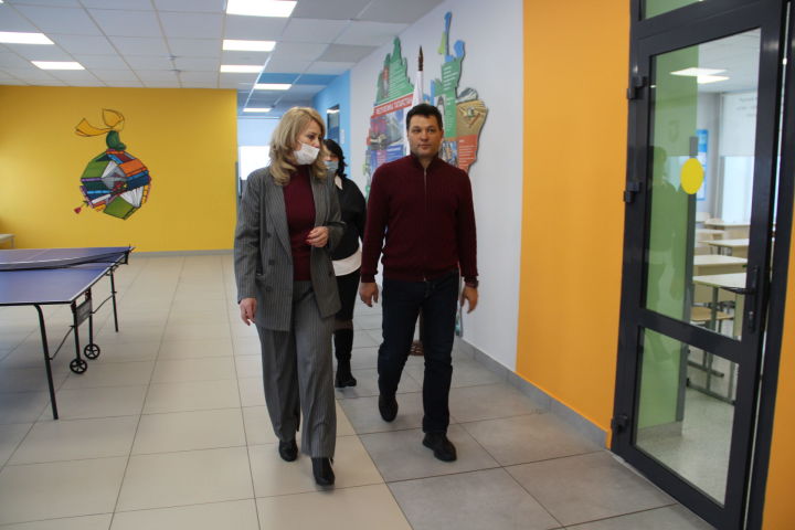 Рустем Нуриев посетил две школы города