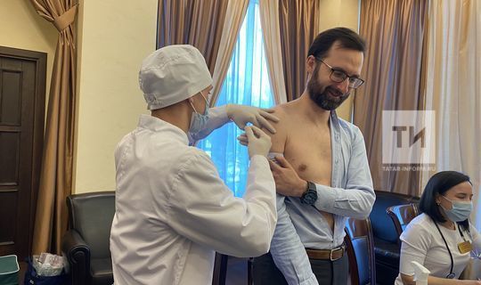 Заместитель министра здравоохранения РТ Владимир Жаворонков привился от коронавируса