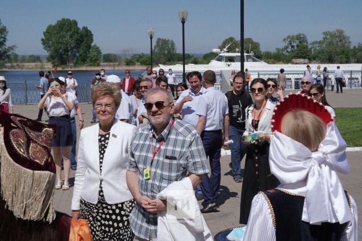 Самый большой в мире Коран и древнее городище показали членам клуба «Валдай» в Болгаре