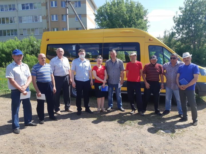 В Елабуге госавтоинспекторы  провели беседы с водителями автобусов и скорых