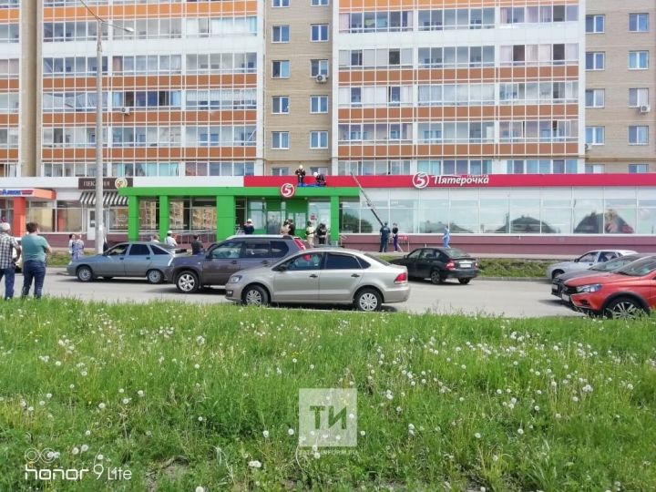 В Татарстане 14-летняя девочка погибла, выпав из окна