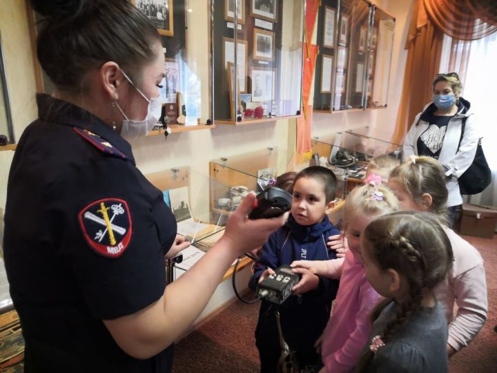 В Елабуге воспитанники детского сада № 38 посетили отдел полиции