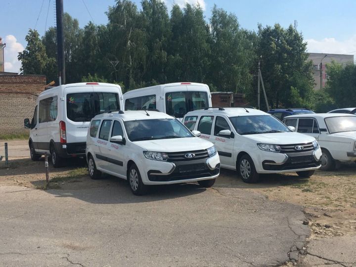 Елабужская центральная районная больница получила 4 новых автомобиля