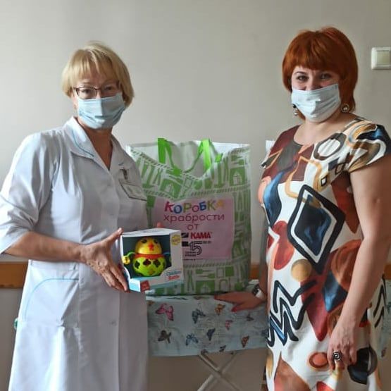 В рамках акции «Коробка храбрости» елабужская больница получила детские игрушки