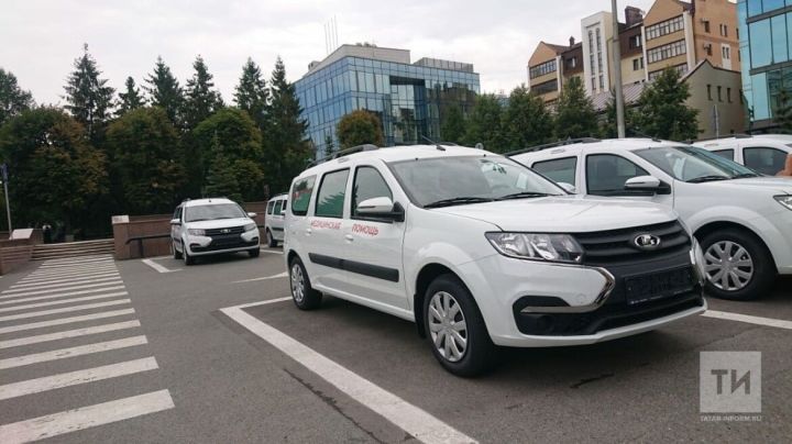 Больницы Татарстана получили новые автомобили