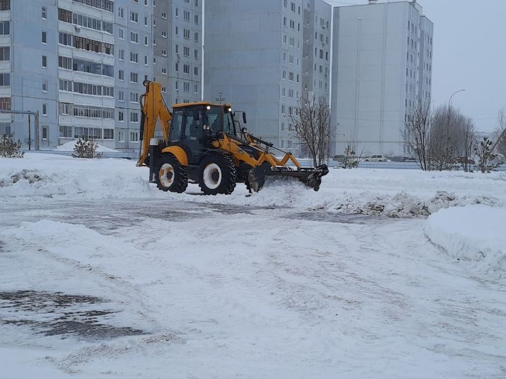 Снег в Елабуге убирают и вывозят по графику