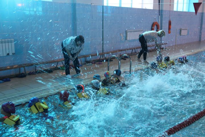 В Елабуге реализуется уникальный образовательный проект «Всеобуч по плаванию»