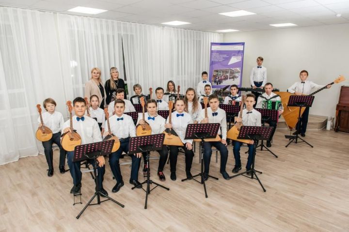 В Елабуге более 55 наименований музыкальных инструментов пополнили «арсенал» детской музыкальной школы № 1