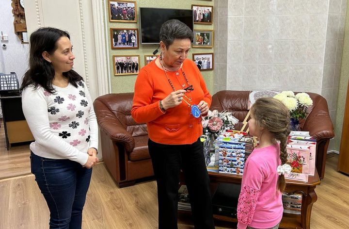 Гульзада Руденко приняла участие в благотворительной акции «Ёлка желаний»