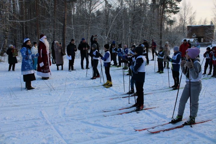 В Елабуге прошел лыжный забег на призы Деда Мороза