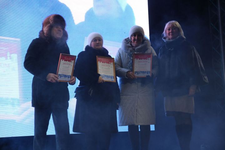 В Елабуге наградили победителей конкурса на лучшее оформление учреждений