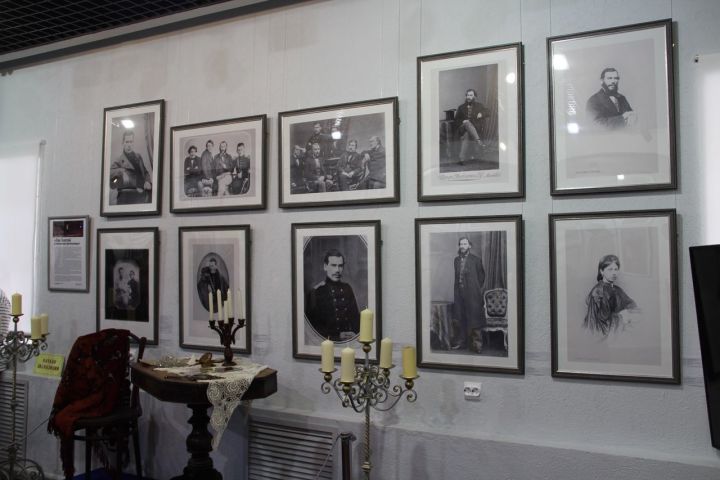 В Елабуге заработала выставка с фотографиями Толстого
