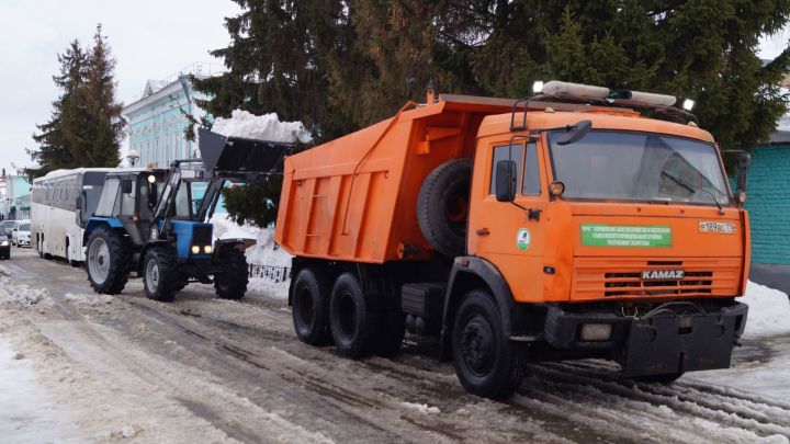 В Елабуге за неделю вывезли 1500 кубометров снега