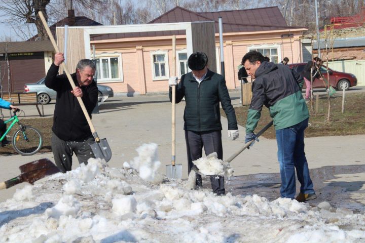 Елабужане вышли на средник на площадь Ленина