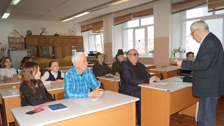 В школе №9 прошла творческая конференция "Елабужский Парнас"